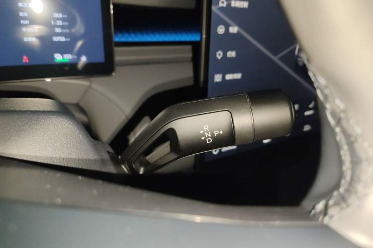 Used Lynk & Co Z20 2025 530 km Range Rear-Wheel Drive Max Gear Lever