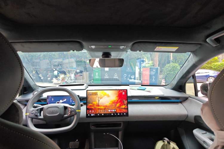 Used Lynk & Co Z20 2025 530 km Range Rear-Drive Max "Chasing the Sun" Edition Headliner