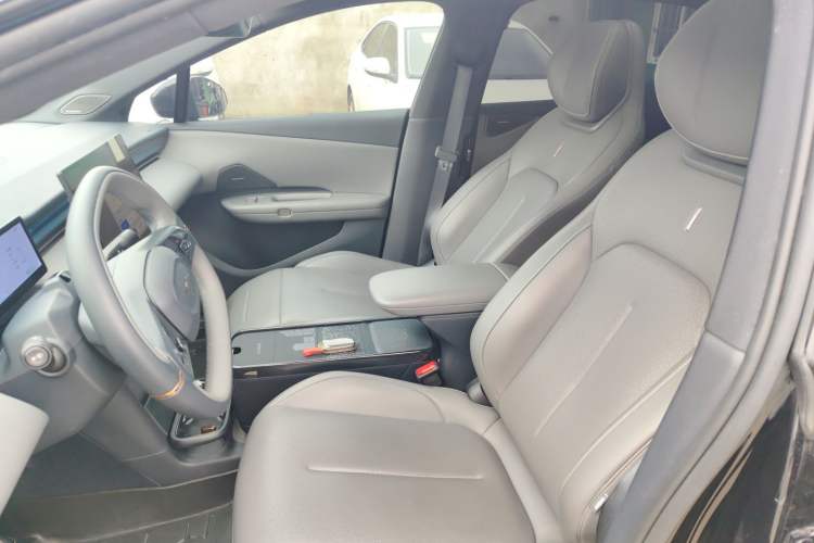 Used Lynk & Co Z20 2025 530 km Range Rear-Wheel Drive Pro Left Front Seat