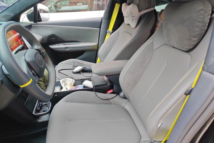 Used Lynk & Co Z20 2025 530 km Range Rear-Drive Max "Chasing the Sun" Edition Left Front Seat