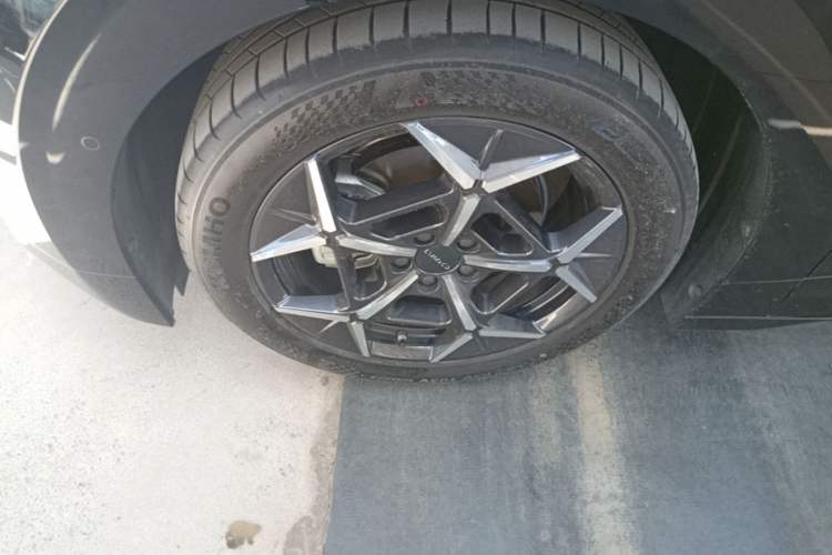 Used Lynk & Co Z20 2025 530 km Range Rear-Wheel Drive Pro Left Front Wheel Hub