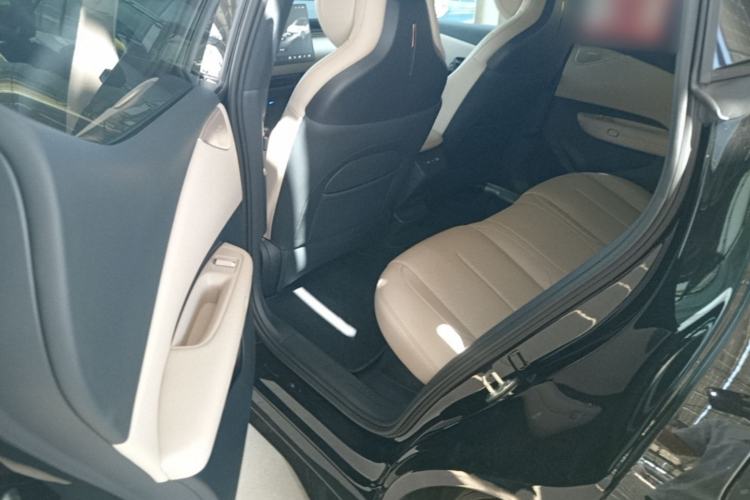 Used Lynk & Co Z20 2025 530 km Range Rear-Wheel Drive Pro Left Rear Seat