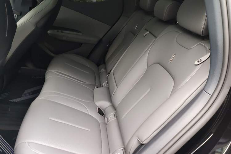 Used Lynk & Co Z20 2025 530 km Range Rear-Wheel Drive Max Left Rear Seat