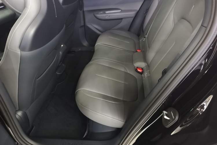 Used Lynk & Co Z20 2025 530 km Range Rear-Wheel Drive Pro Left Rear Seat
