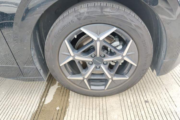 Used Lynk & Co Z20 2025 530 km Range Rear-Wheel Drive Pro Right Front Wheel Hub