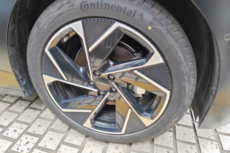Used Lynk & Co Z20 2025 530 km Range Rear-Drive Max "Chasing the Sun" Edition Right Front Wheel Hub