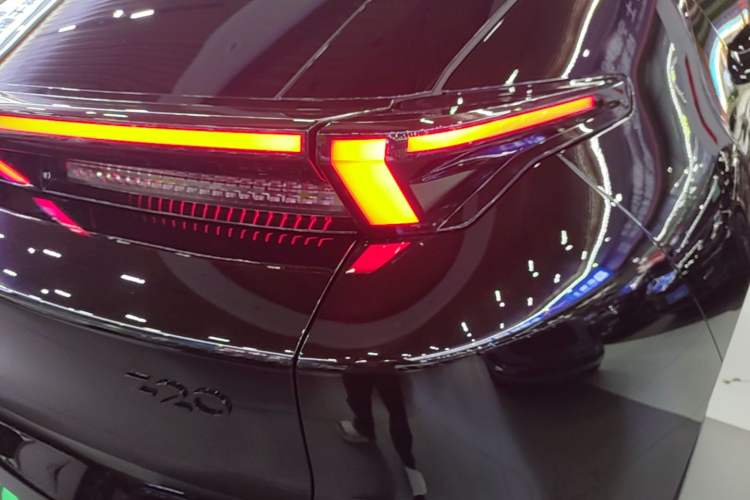 Used Lynk & Co Z20 2025 530 km Range Rear-Wheel Drive Pro Right Rear Taillight