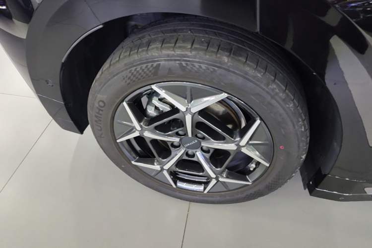 Used Lynk & Co Z20 2025 530 km Range Rear-Wheel Drive Pro Right Rear Wheel Hub