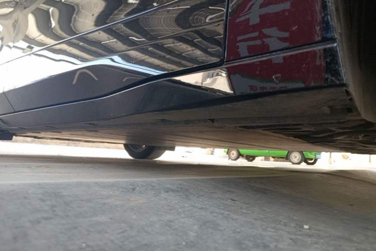 Used Lynk & Co Z20 2025 530 km Range Rear-Wheel Drive Pro Right Side Sill