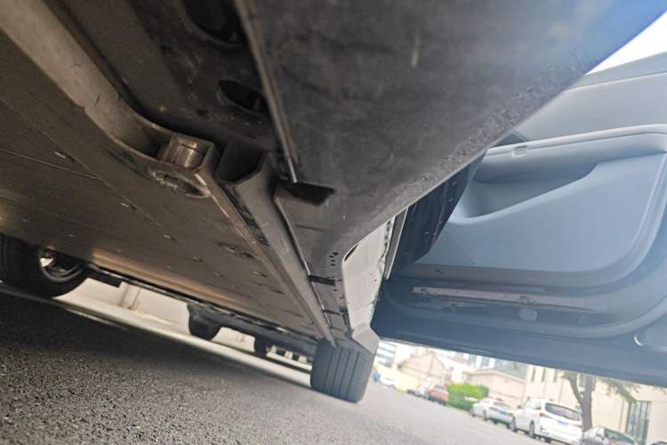 Used Lynk & Co Z20 2025 530 km Range Rear-Wheel Drive Max Right Side Sill