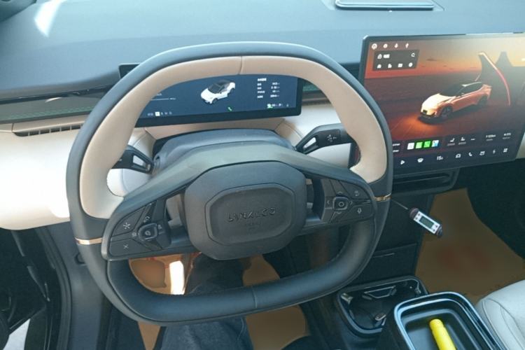 Used Lynk & Co Z20 2025 530 km Range Rear-Wheel Drive Pro Steering Wheel