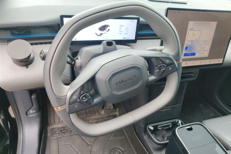 Used Lynk & Co Z20 2025 530 km Range Rear-Wheel Drive Pro Steering Wheel