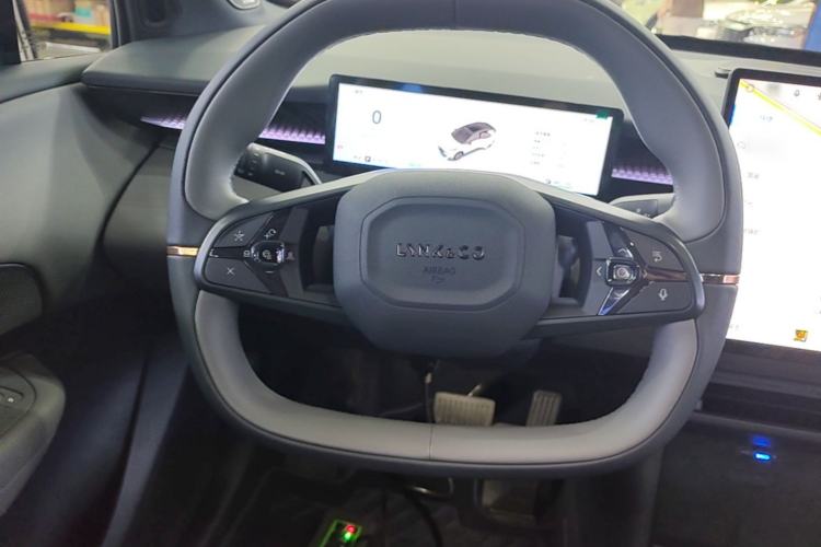 Used Lynk & Co Z20 2025 530 km Range Rear-Wheel Drive Pro Steering Wheel