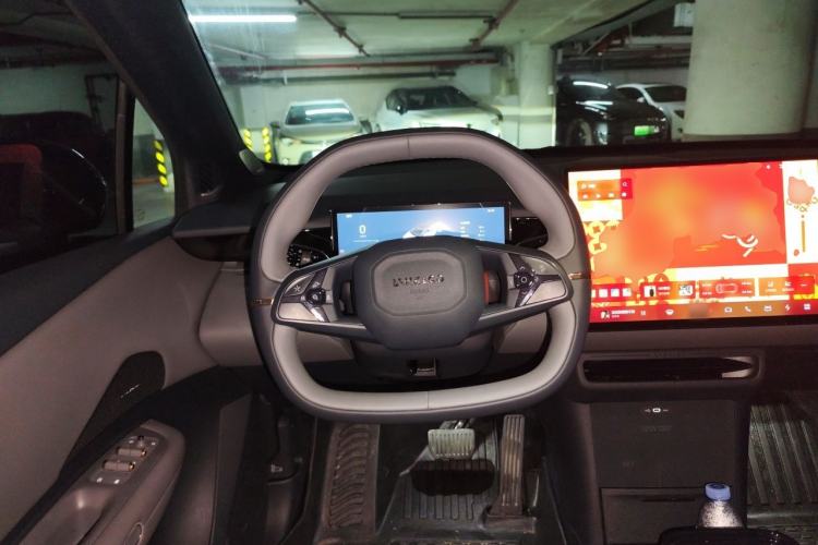Used Lynk & Co Z20 2025 530 km Range Rear-Wheel Drive Pro Steering Wheel