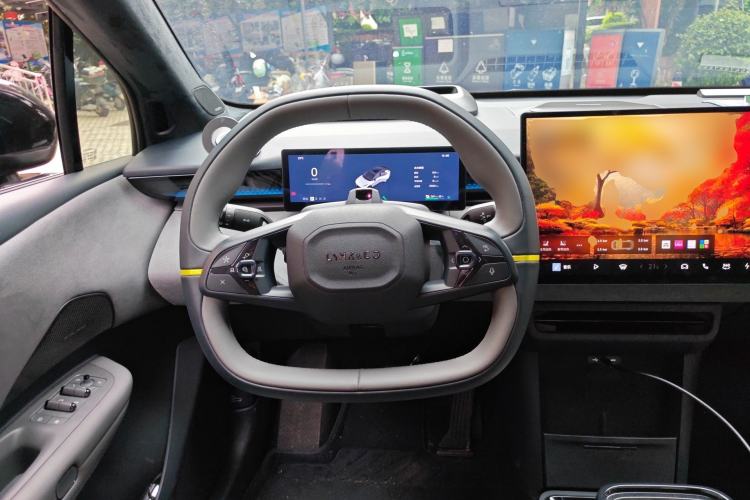 Used Lynk & Co Z20 2025 530 km Range Rear-Drive Max "Chasing the Sun" Edition Steering Wheel