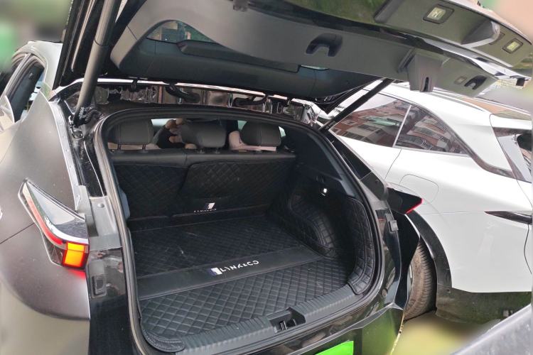Used Lynk & Co Z20 2025 530 km Range Rear-Drive Max "Chasing the Sun" Edition Trunk