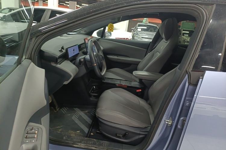 Used Lynk & Co Z20 2025 530 km Range Rear-Wheel Drive Pro Driver Seat