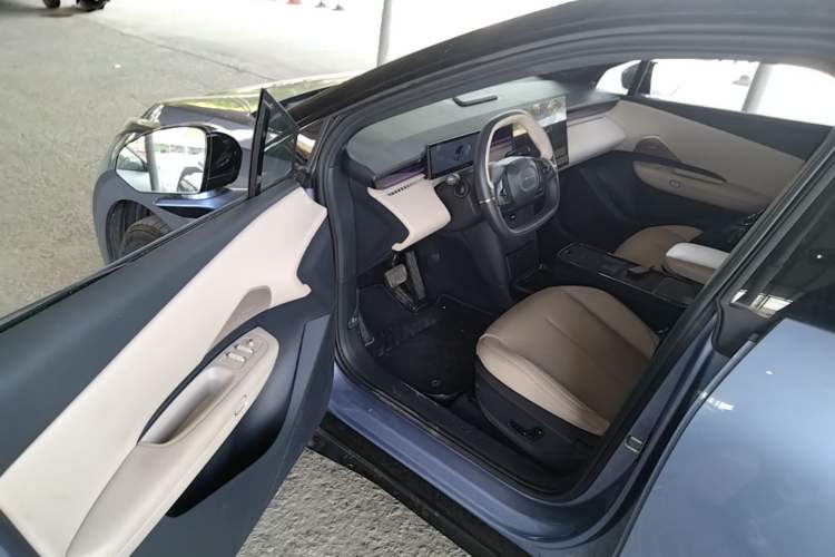 Used Lynk & Co Z20 2025 530 km Range Rear-Wheel Drive Pro Driver Seat