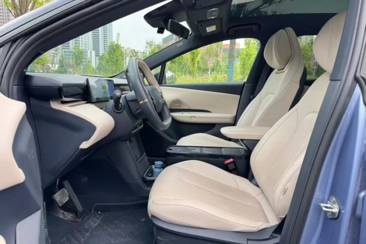 Used Lynk & Co Z20 2025 530 km Range Rear-Wheel Drive Pro Interior 2