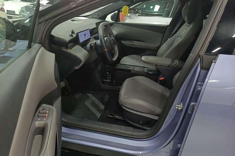 Used Lynk & Co Z20 2025 530 km Range Rear-Wheel Drive Pro Left Front Seat