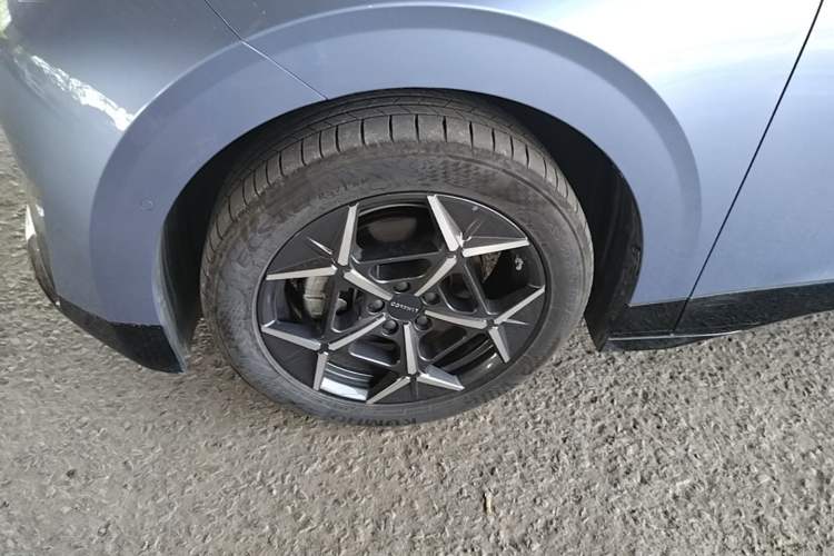 Used Lynk & Co Z20 2025 530 km Range Rear-Wheel Drive Pro Left Front Wheel Hub