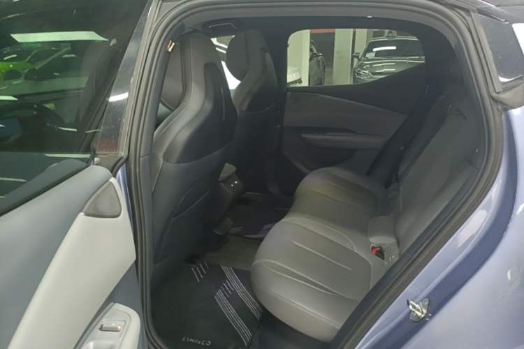 Used Lynk & Co Z20 2025 530 km Range Rear-Wheel Drive Pro Left Rear Seat