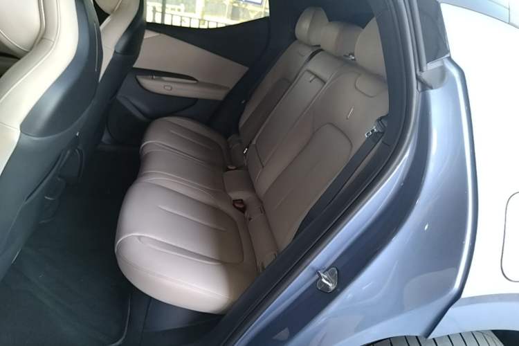 Used Lynk & Co Z20 2025 530 km Range Rear-Wheel Drive Pro Left Rear Seat