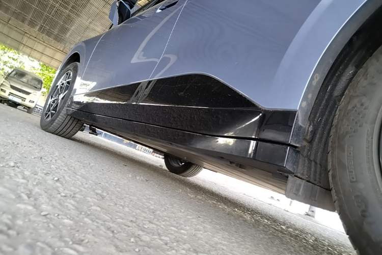 Used Lynk & Co Z20 2025 530 km Range Rear-Wheel Drive Pro Left Side Sill