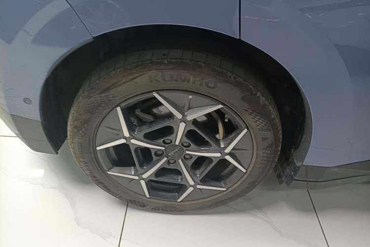 Used Lynk & Co Z20 2025 530 km Range Rear-Wheel Drive Pro Right Rear Wheel Hub