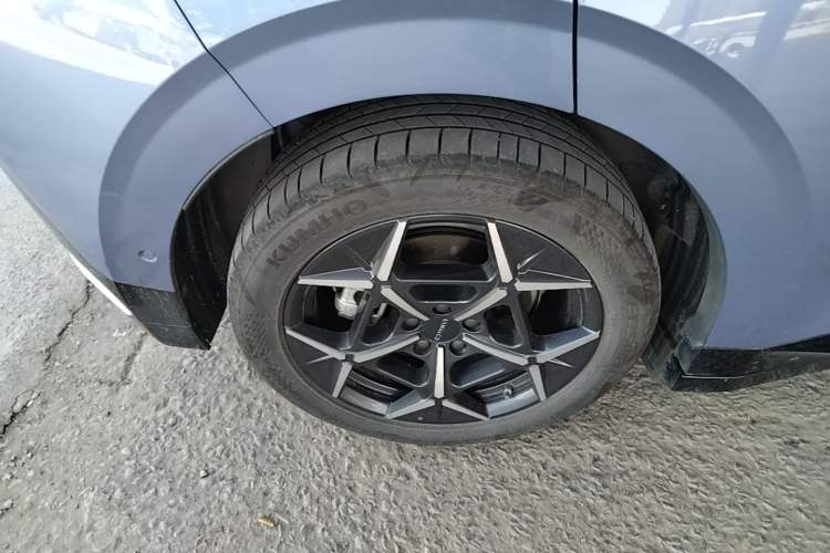 Used Lynk & Co Z20 2025 530 km Range Rear-Wheel Drive Pro Right Rear Wheel Hub