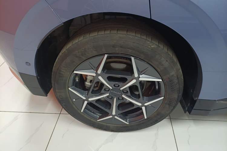 Used Lynk & Co Z20 2025 530 km Range Rear-Wheel Drive Pro Right Rear Wheel Hub