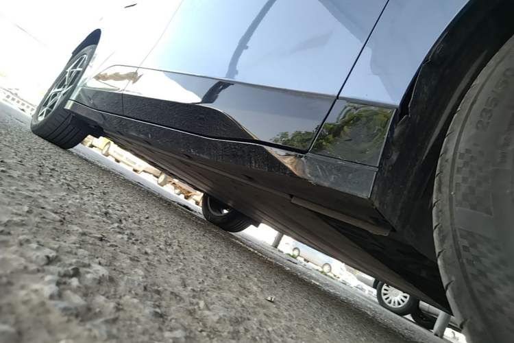 Used Lynk & Co Z20 2025 530 km Range Rear-Wheel Drive Pro Right Side Sill