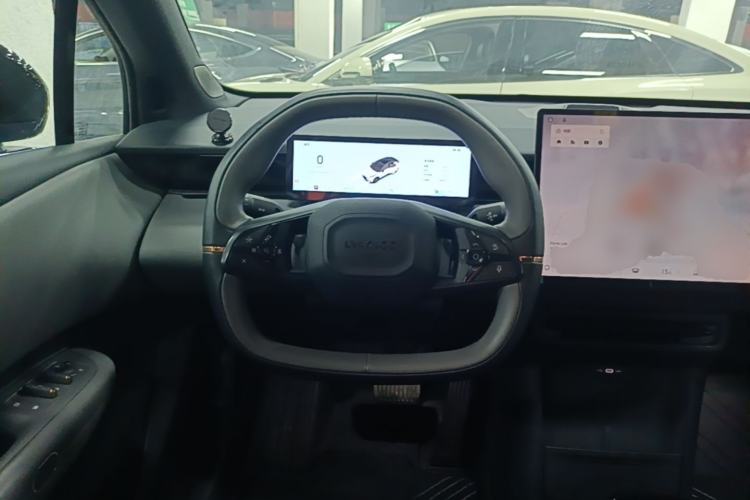 Used Lynk & Co Z20 2025 530 km Range Rear-Wheel Drive Pro Steering Wheel