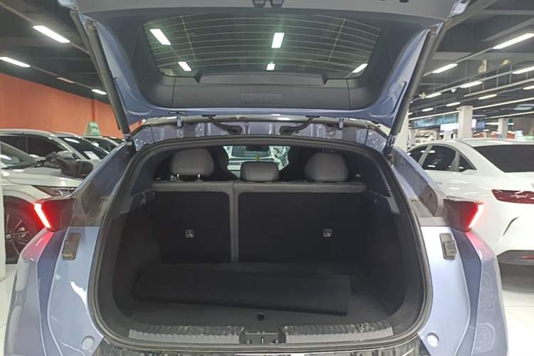 Used Lynk & Co Z20 2025 530 km Range Rear-Wheel Drive Pro Trunk