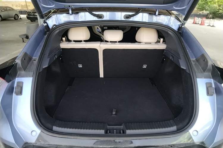 Used Lynk & Co Z20 2025 530 km Range Rear-Wheel Drive Pro Trunk