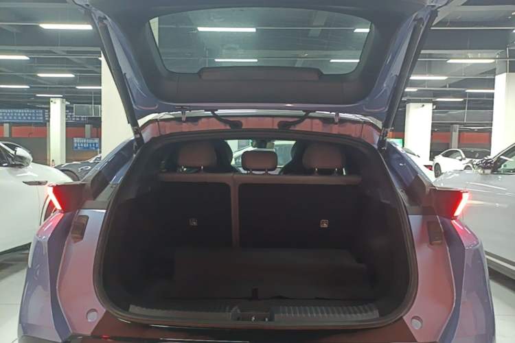 Used Lynk & Co Z20 2025 530 km Range Rear-Wheel Drive Pro Trunk