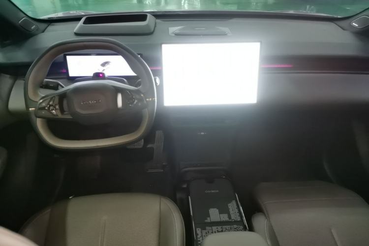 Used Lynk & Co Z20 2025 530 km Range Rear-Wheel Drive Max Center Console