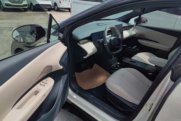 Used Lynk & Co Z20 2025 530 km Range Rear-Wheel Drive Pro Driver Seat