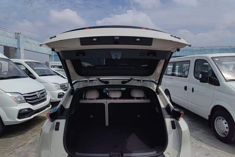 Used Lynk & Co Z20 2025 530 km Range Rear-Wheel Drive Pro Trunk