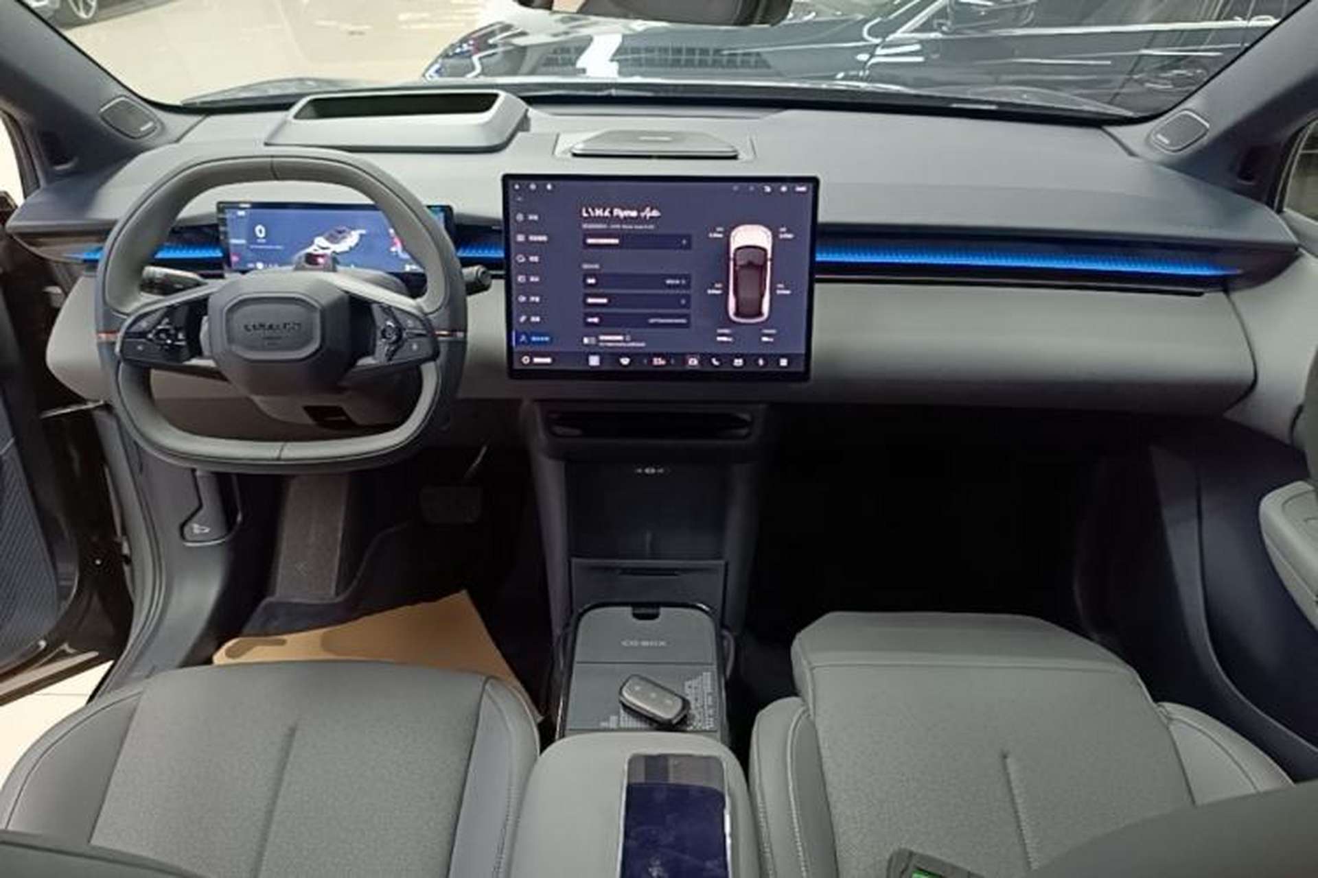 Used Lynk & Co Z20 2025 530 km Range Rear-Wheel Drive Max Center Console