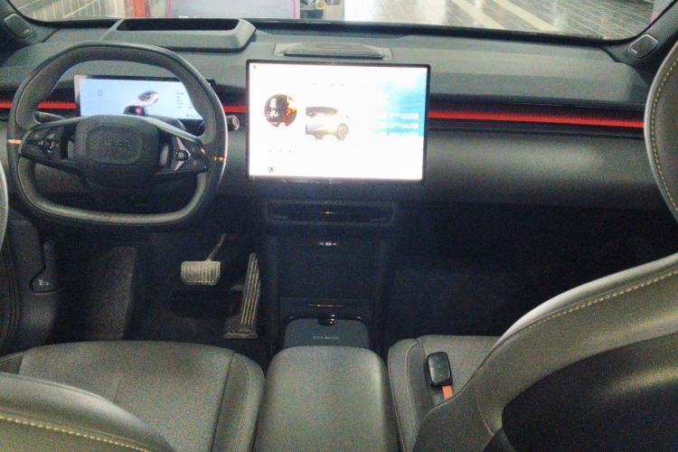 Used Lynk & Co Z20 2025 530 km Range Rear-Wheel Drive Max Center Console