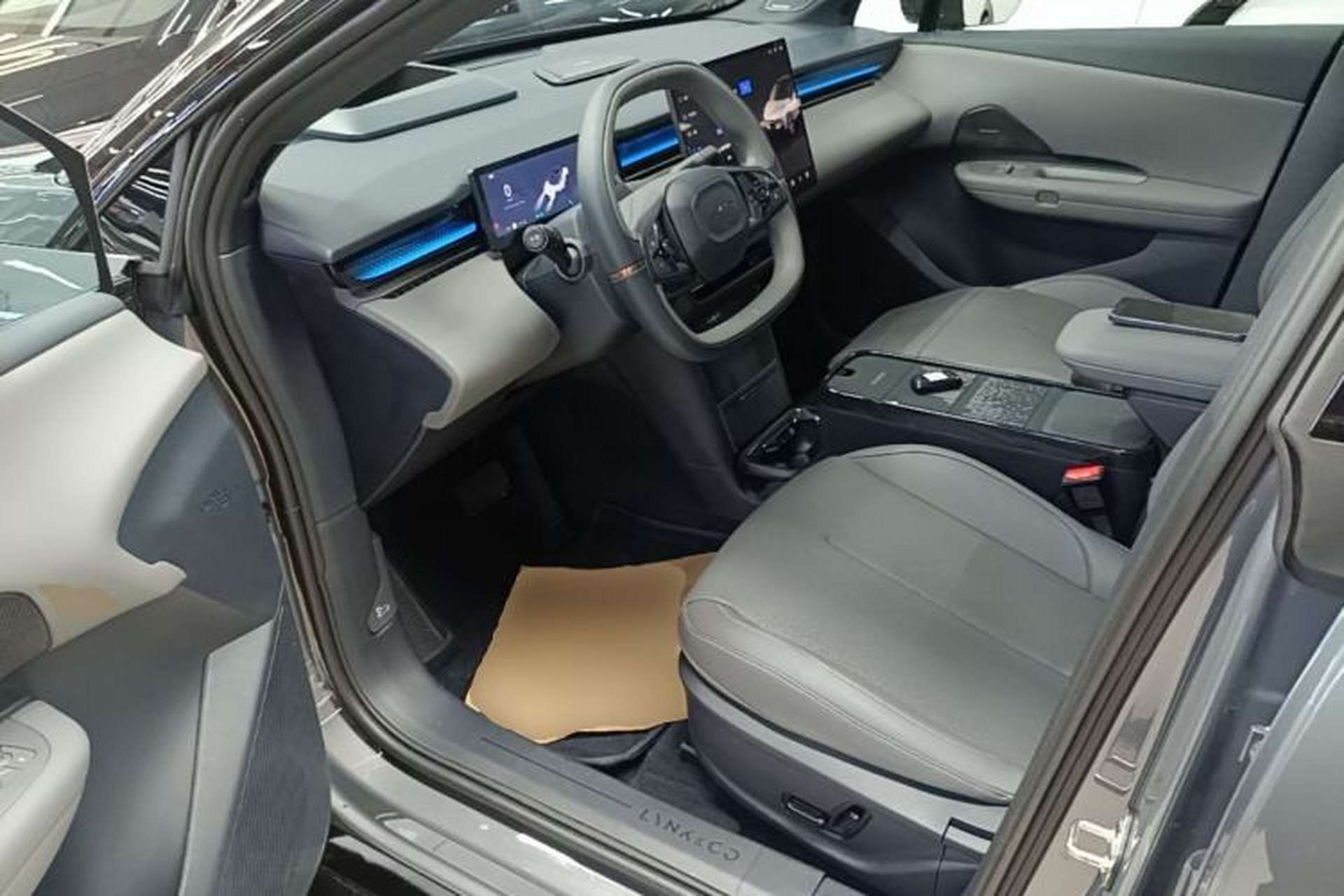 Used Lynk & Co Z20 2025 530 km Range Rear-Wheel Drive Max Driver Seat