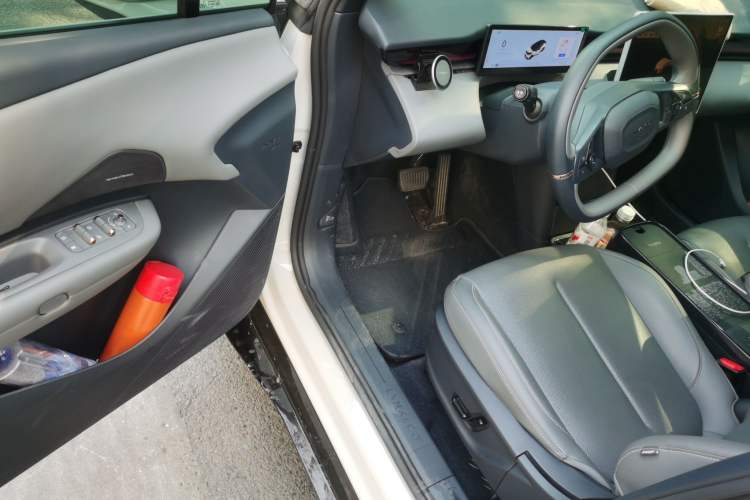 Used Lynk & Co Z20 2025 530 km Range Rear-Wheel Drive Pro Driver Seat