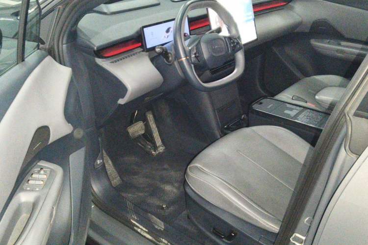 Used Lynk & Co Z20 2025 530 km Range Rear-Wheel Drive Max Driver Seat