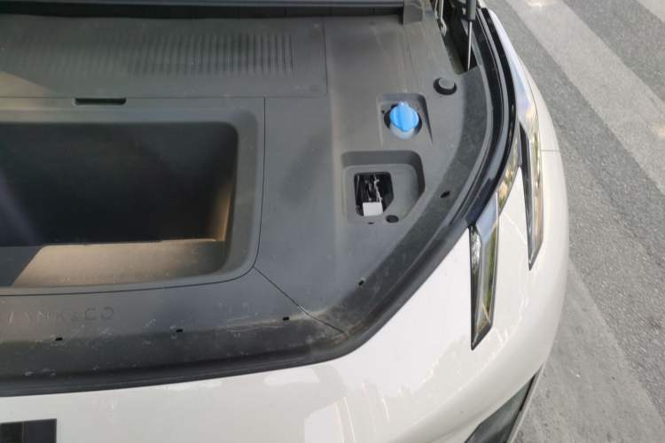 Used Lynk & Co Z20 2025 530 km Range Rear-Wheel Drive Pro Engine Bay Left