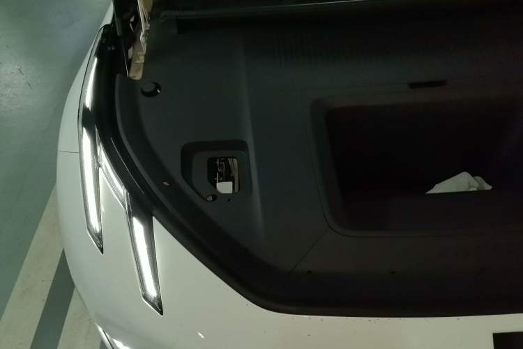 Used Lynk & Co Z20 2025 530 km Range Rear-Wheel Drive Max Engine Bay Right