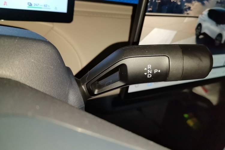 Used Lynk & Co Z20 2025 530 km Range Rear-Wheel Drive Max Gear Lever