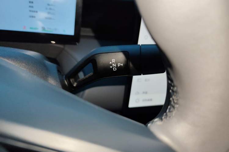 Used Lynk & Co Z20 2025 530 km Range Rear-Wheel Drive Pro Gear Lever