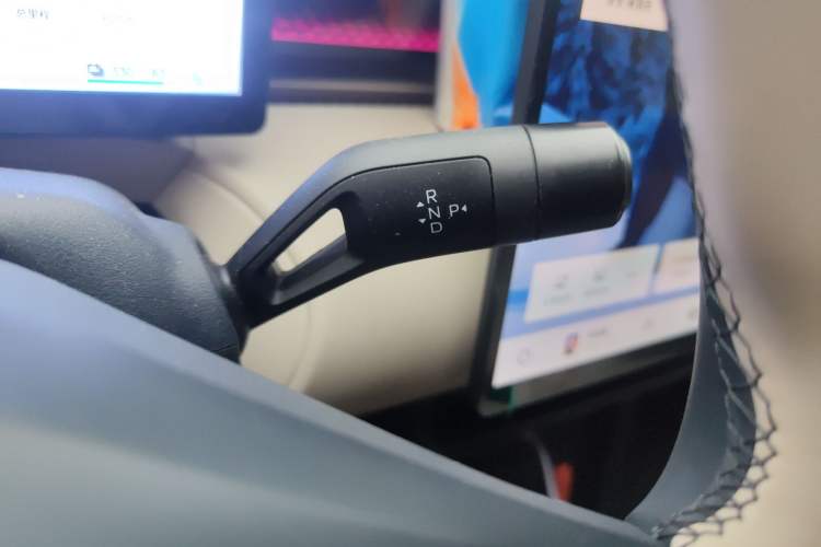 Used Lynk & Co Z20 2025 530 km Range Rear-Wheel Drive Pro Gear Lever