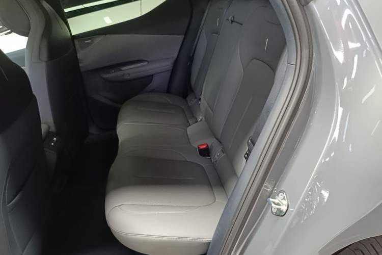 Used Lynk & Co Z20 2025 530 km Range Rear-Wheel Drive Max Left Rear Seat